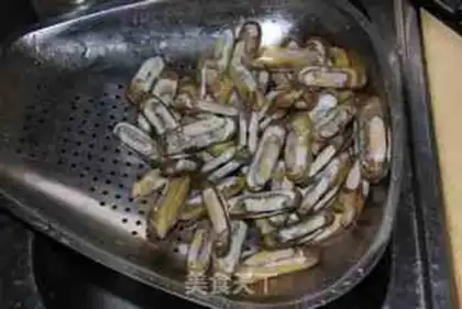 Make Spicy peppers and snails step 1