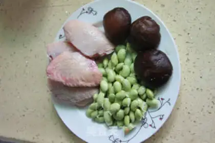 Make Soybeans fried chicken wings step 0