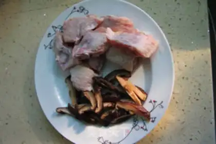Make Soybeans fried chicken wings step 1