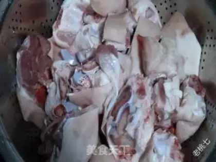 Make Soy-bean pig hoof step 1