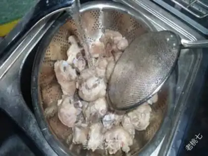 Make Soy-bean pig hoof step 3