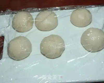 Make Sausage cheese roll step 4