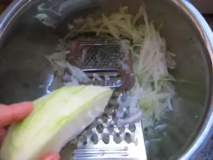 Make Homemade mooncake fruit pie step 0