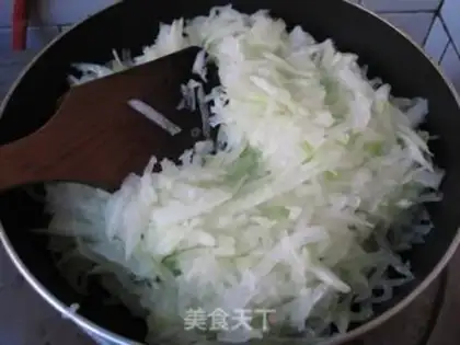 Make Homemade mooncake fruit pie step 2