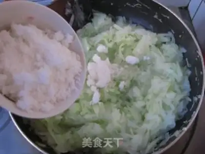Make Homemade mooncake fruit pie step 3