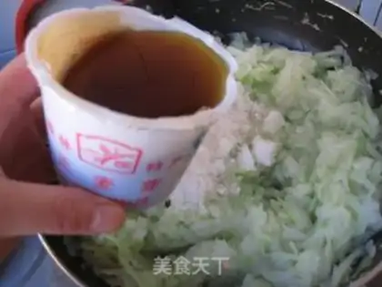 Make Homemade mooncake fruit pie step 4