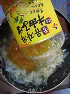 Make Homemade mooncake fruit pie step 5