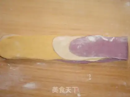 Make Three-coloured rolls step 9