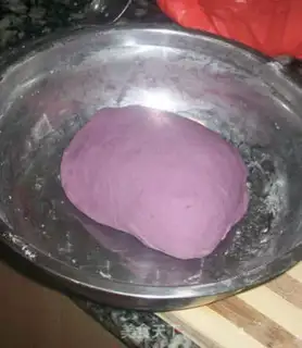 Make Double-coloured buns step 4