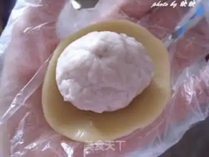 Make A wide-range tart moon cake step 17