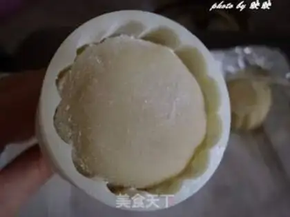 Make A wide-range tart moon cake step 19