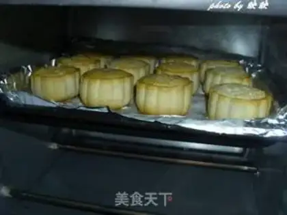 Make A wide-range tart moon cake step 24