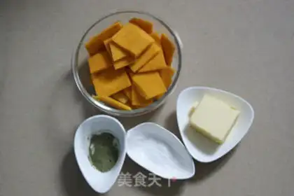 Make Pumpkin crackers step 1