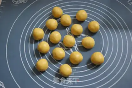 Make Pumpkin crackers step 8