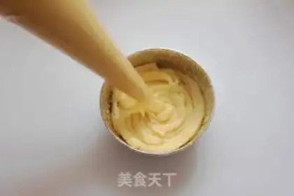 Make French cheese cranberry mooncake step 16