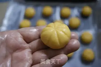 Make Pumpkin crackers step 11