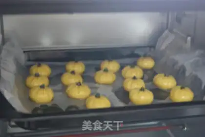 Make Pumpkin crackers step 14