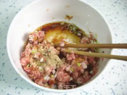 Make A corn bun with gravy step 2