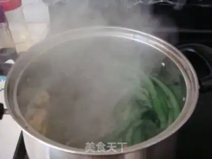 Make A chicken with onions step 1