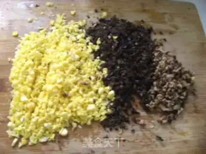 Make A corn bun with gravy step 4