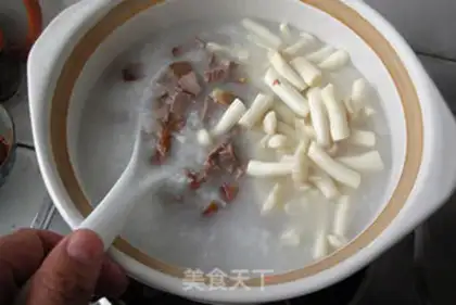 Make Beef mushroom rice congee step 2