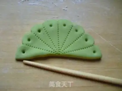 Make A leaf clip step 6