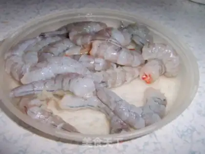 Make Garlic shrimp doll food step 2