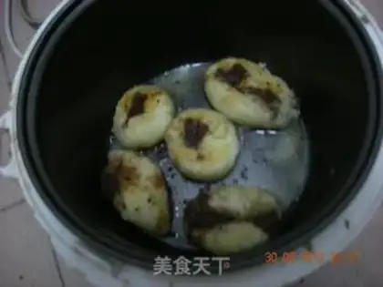 Make Sioux red bean moon cake step 15