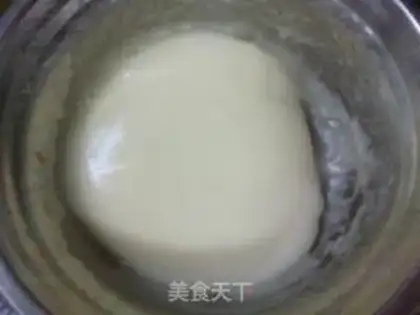 Make A milky ice-cream mooncake step 1