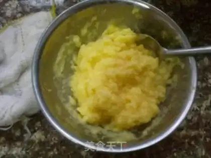 Make A milky ice-cream mooncake step 4