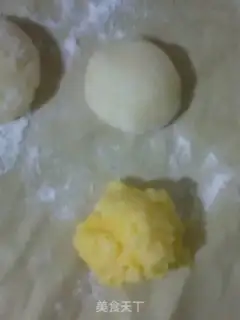 Make A milky ice-cream mooncake step 6