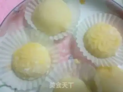 Make A milky ice-cream mooncake step 9