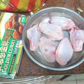 Make Curry potato chicken wings step 1