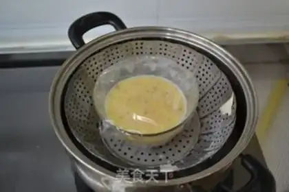 Make Shrimp skin steamed eggs step 4