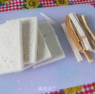 Make Toast banana rolls step 0