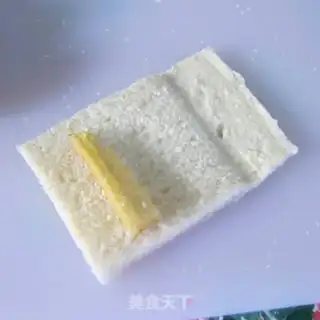Make Toast banana rolls step 3