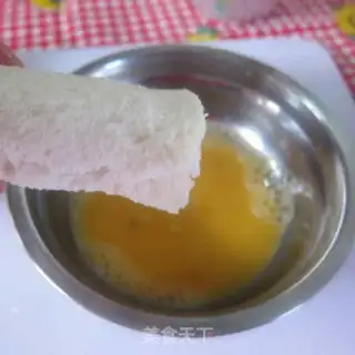 Make Toast banana rolls step 4