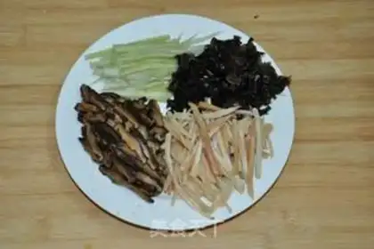 Make Spicy squid soup step 1
