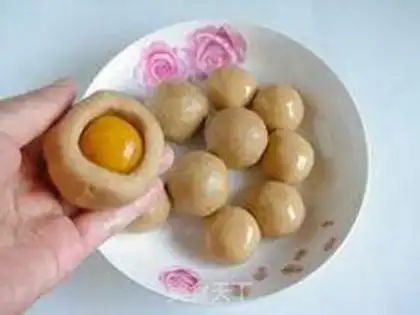 Make The egg yolk mooncake step 8