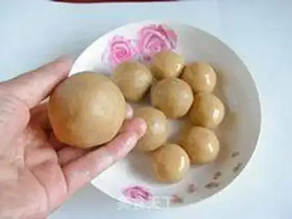 Make The egg yolk mooncake step 9