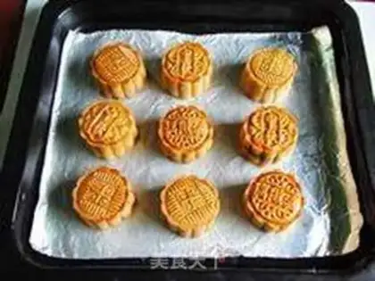 Make The egg yolk mooncake step 21