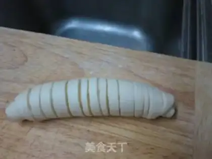 Make caterpillar bean bread step 8