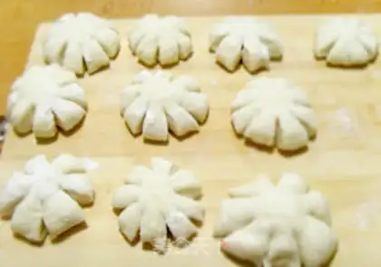 Make Flower bread step 5