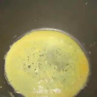 Make Oiled egg rolls step 2