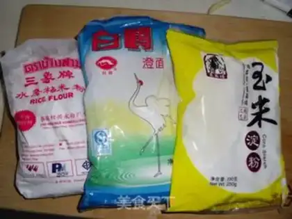 Make Guangdong shrimp sausage powder step 1