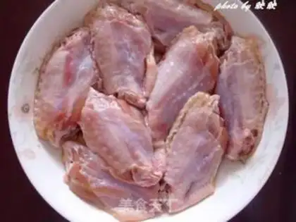 Make The honey is on the wings step 0