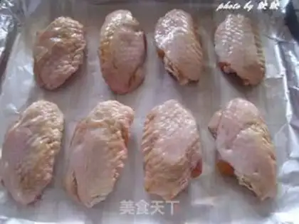 Make The honey is on the wings step 1