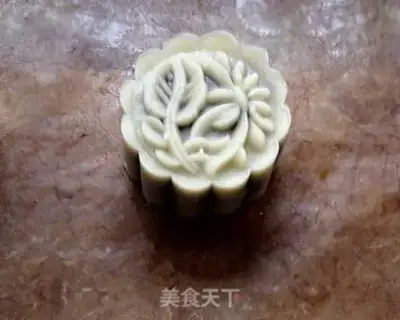 Make A wide-range mashed pea mooncake step 10