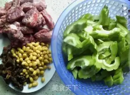 Make Bones of bitter melons step 0
