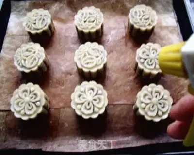 Make A wide-range mashed pea mooncake step 11